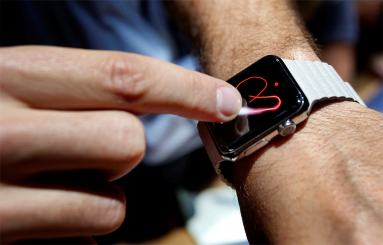 Il display a tre dimensioni necessario per AppleWatch e gli altri smartwach Il display a tre dimensioni necessario per AppleWatch e gli altri smartwach