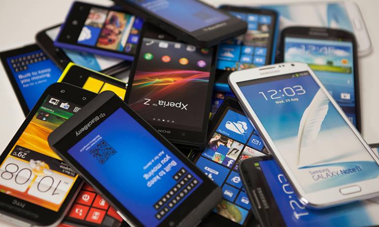 Da quest'anno il numero di telefoni cellulari supera quello degli esseri umani Da quest'anno il numero di telefoni cellulari supera quello degli esseri umani