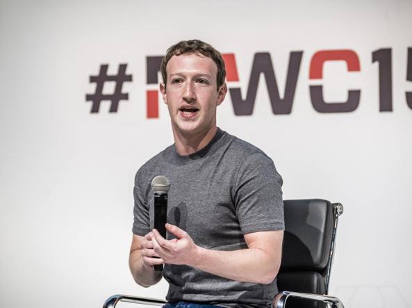Zuckerberg sale sul palco del Mobile World Congress ed annuncia una collaborazione con Samsung Zuckerberg sale sul palco del Mobile World Congress ed annuncia una collaborazione con Samsung