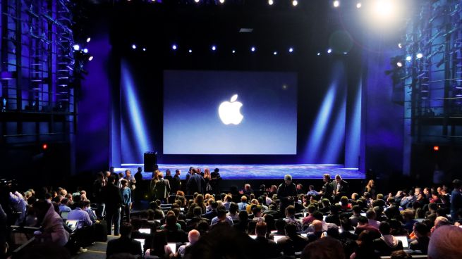 Evento Apple: Tim Cook parla di politica, salute e ambiente e poi finalmente mostra i prodotti Evento Apple: Tim Cook parla di politica, salute e ambiente e poi finalmente mostra i prodotti