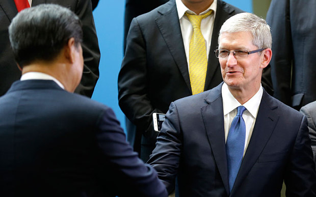 Apple, Tim Cook entro maggio andrà in Cina per un incontro con il Governo Apple, Tim Cook entro maggio andrà in Cina per un incontro con il Governo