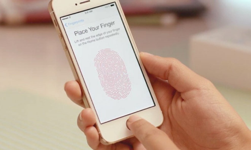 Smartphone, dal 2017 nei telefoni saranno sempre più presenti i lettori per le Impronte Digitali Smartphone, dal 2017 nei telefoni saranno sempre più presenti i lettori per le Impronte Digitali