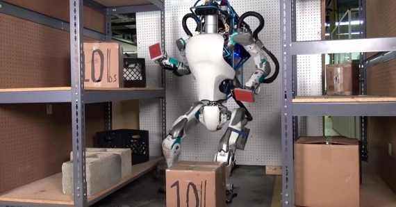 Bill Gates e Elon Musk, nuove tasse per l'uso dei robot e reddito minimo per tutti gli umani Bill Gates e Elon Musk, nuove tasse per l'uso dei robot e reddito minimo per tutti gli umani