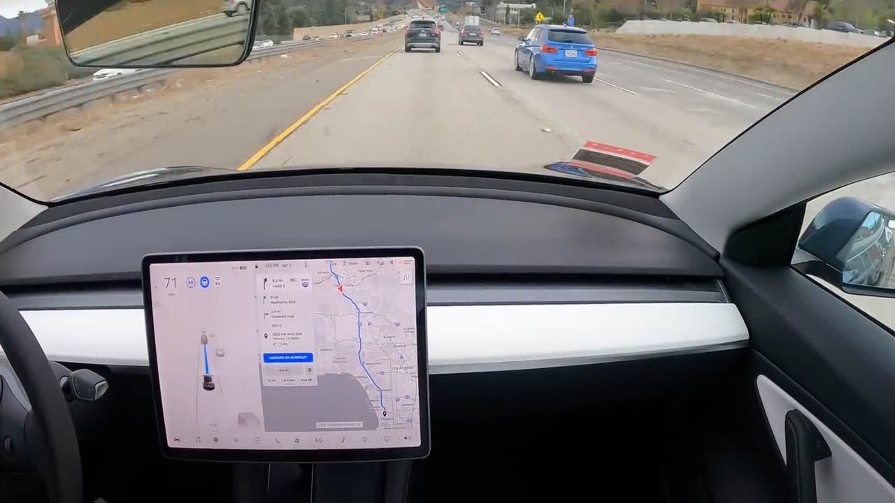 Tesla guida autonoma