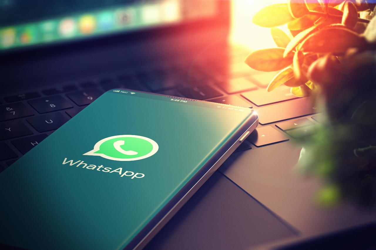 WhatsApp Messenger (Adobe Stock)