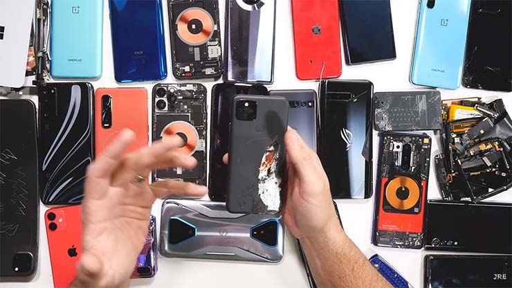 Gli smartphone più resistenti del 2020 secondo JerryRigEverything