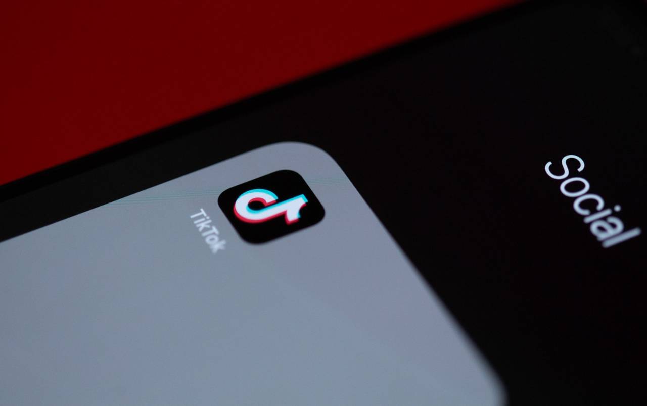 Logo TikTok nuove regole privacy