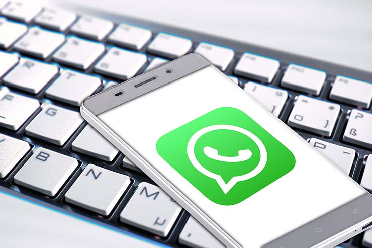 condivisione dati Whatsapp Facebook