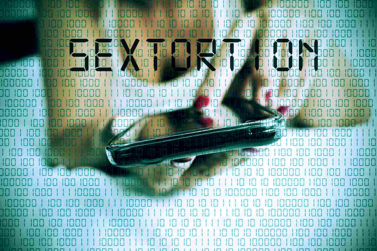 Sextortion, il più diffuso dei reati online (Adobe Stock)