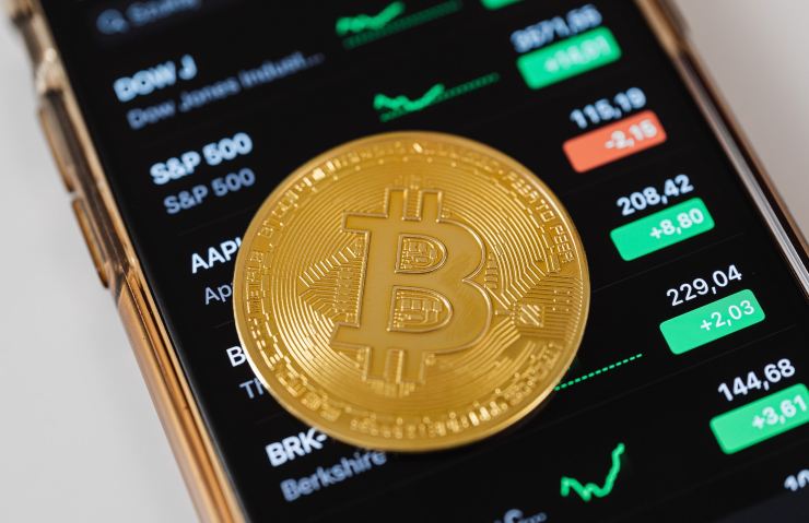 Bitcoin al bando, investimenti OK