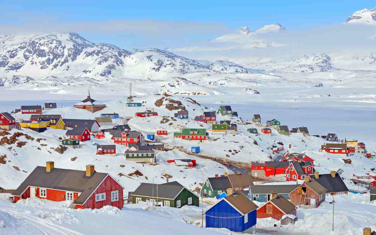 Pueblo colorido en Groenlandia (Adobe Stock)