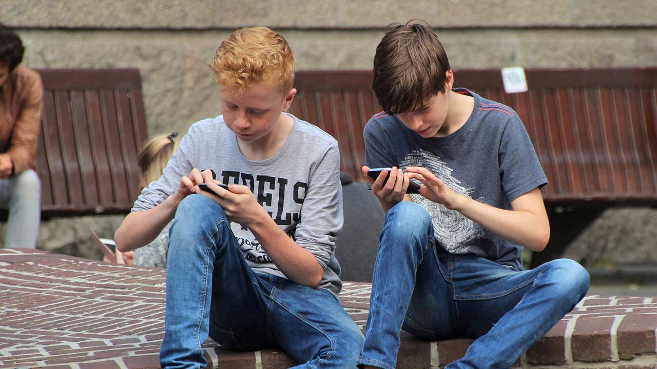 divieto smartphone dodici anni