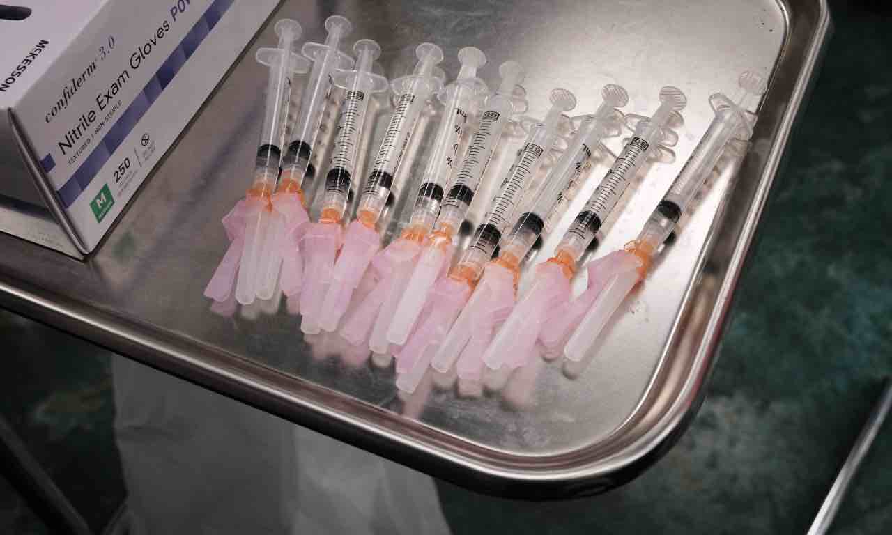 vaccino covid adolescenti