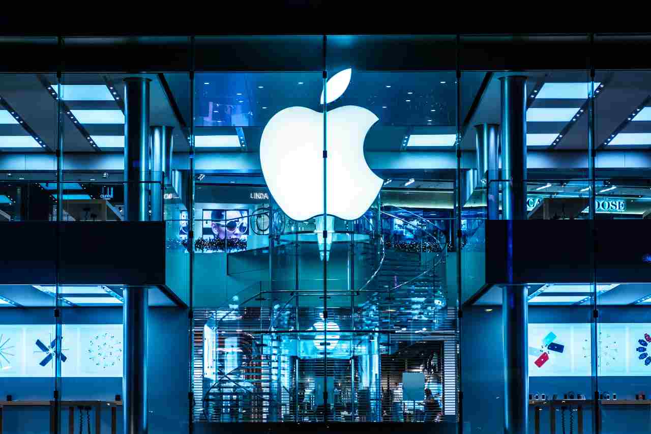 Apple, uno store (Adobe Stock)