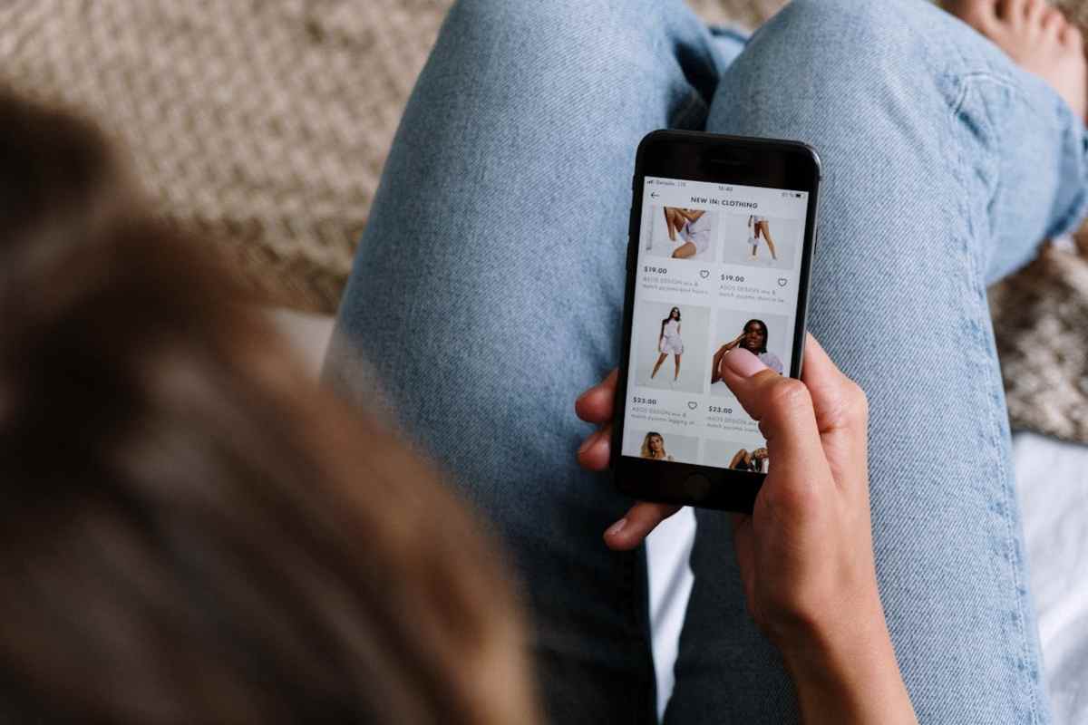 App di shopping su smartphone