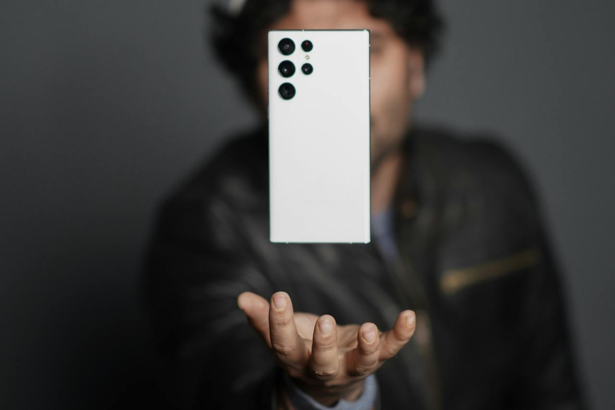 Smartphone in mano