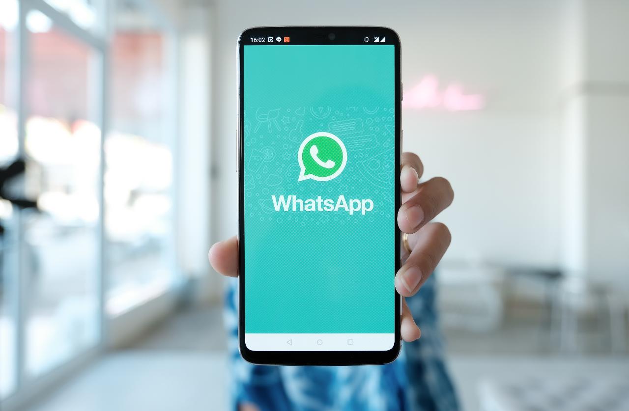 Whatsapp si allinea con Facebook e Instagram (Adobe Stock) 