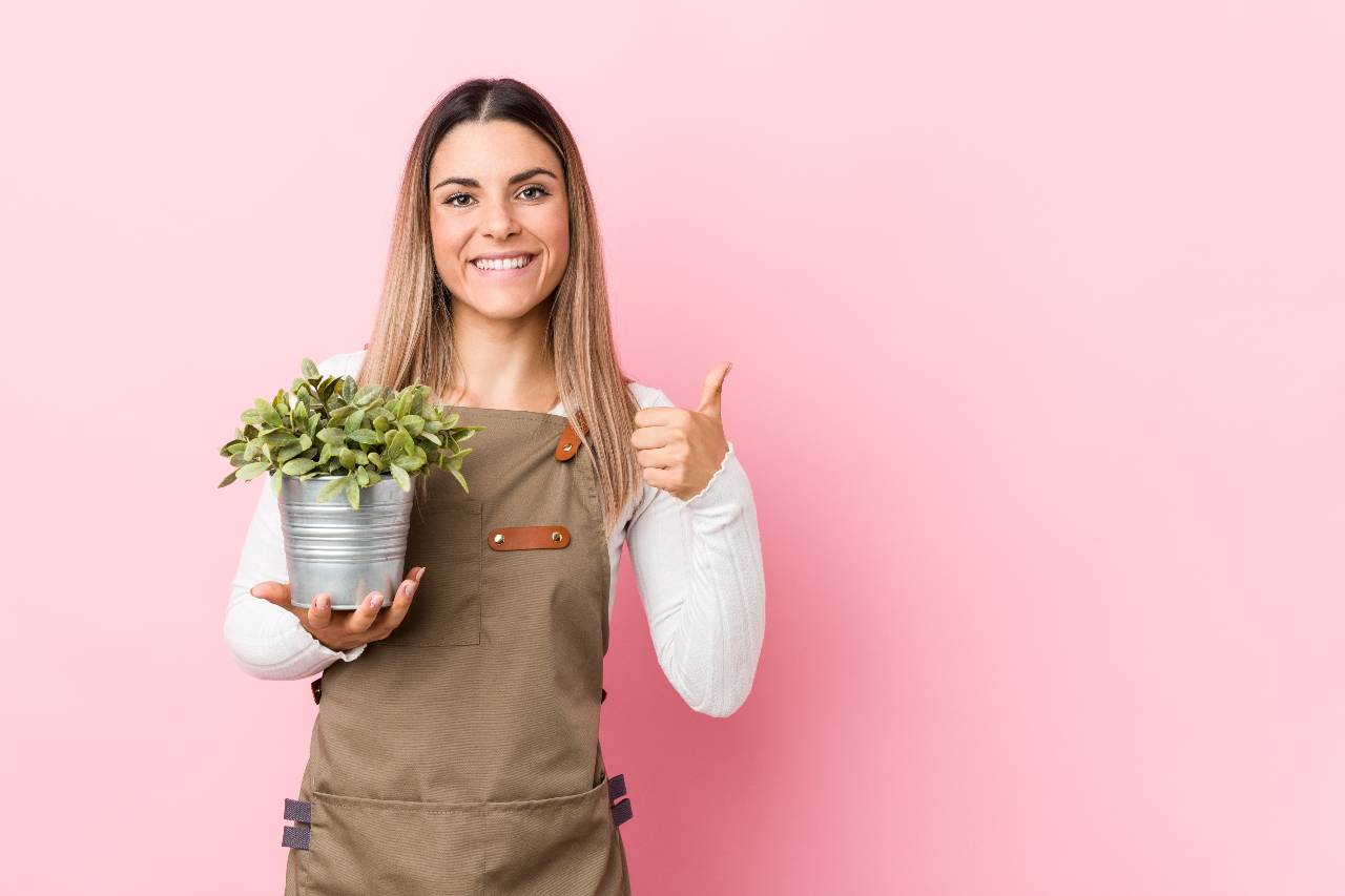 Pollice verde con l'app Planta (Adobe Stock)