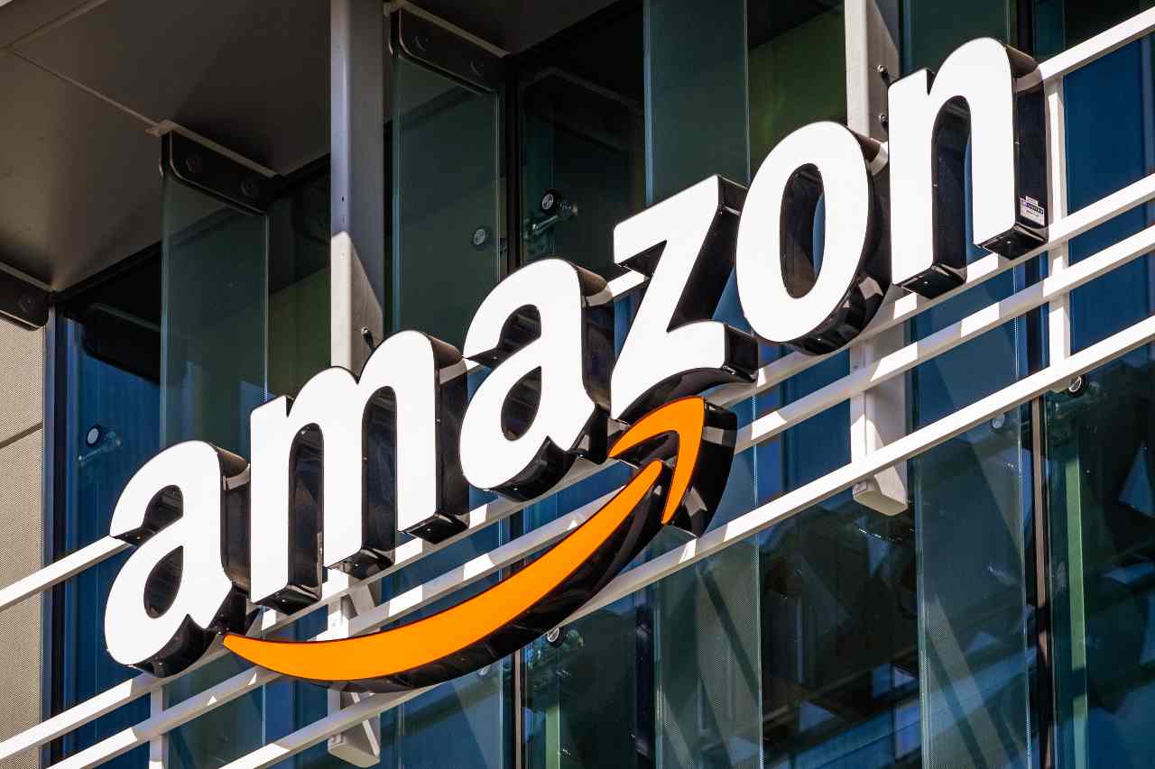 Amazon ammicca alle criptovalute (Adobe Stock)