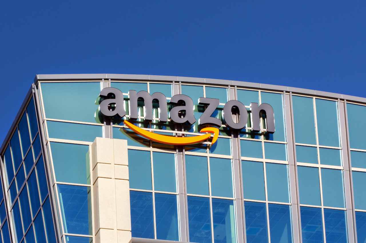 Amazon, la più grande Internet company al mondo (Adobe Stock)
