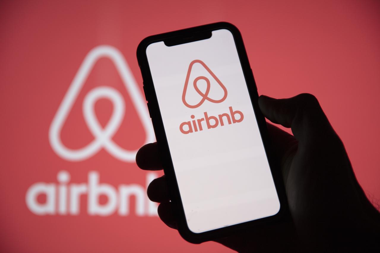 Airbnb gestisce un mercato online di alloggi, principalmente per affitti per le vacanze e attività turistiche (Adobe Stock)