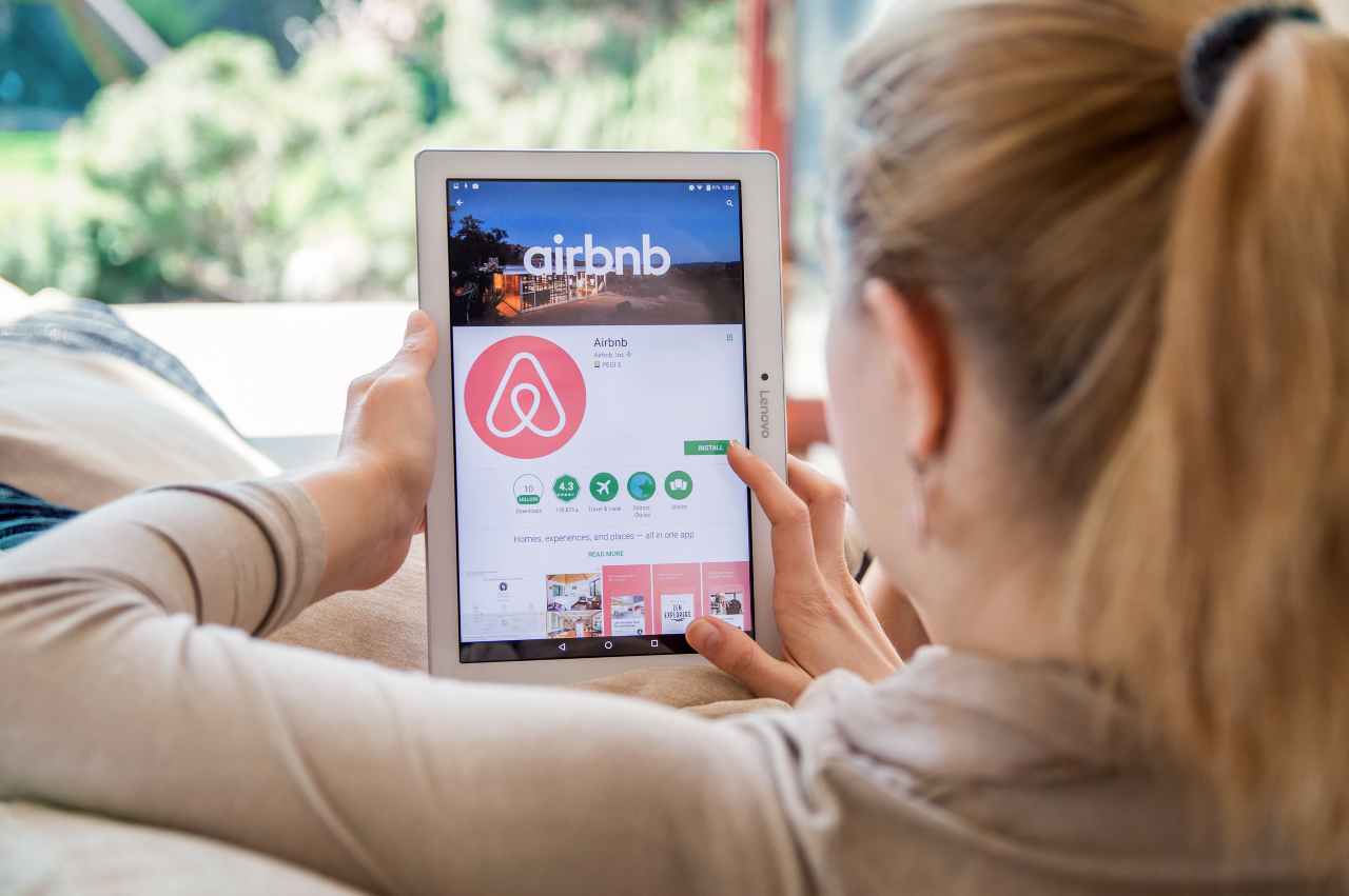 Airbnb in soccorso del martoriato popolo afghano (Adobe Stock)