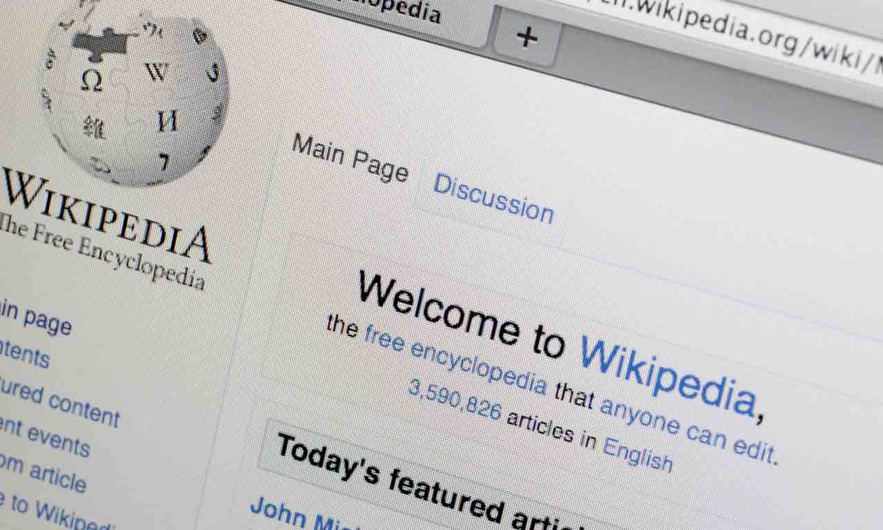 Wikipedia atti vandalici svastica