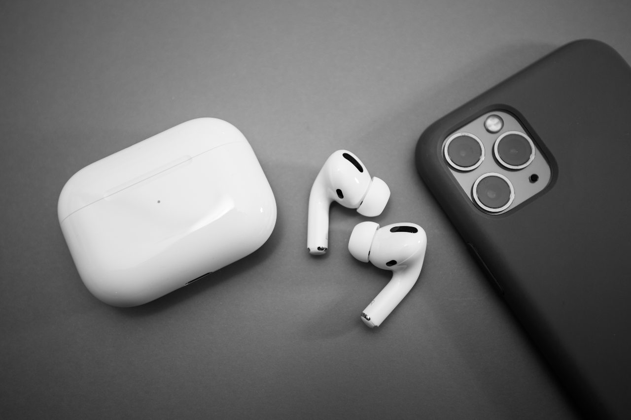 AirPods (Adobe Stock) 