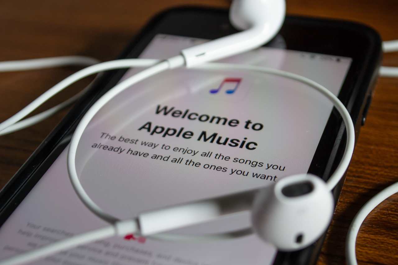 Apple Music, il servizio di streaming (video e musicale) esistente dal 2015, in Italia in altri 100 paesi (Adobe Stock)