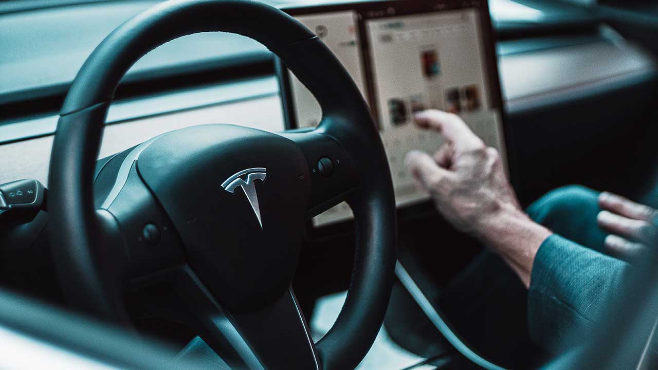 Auto Tesla bloccata problemi server