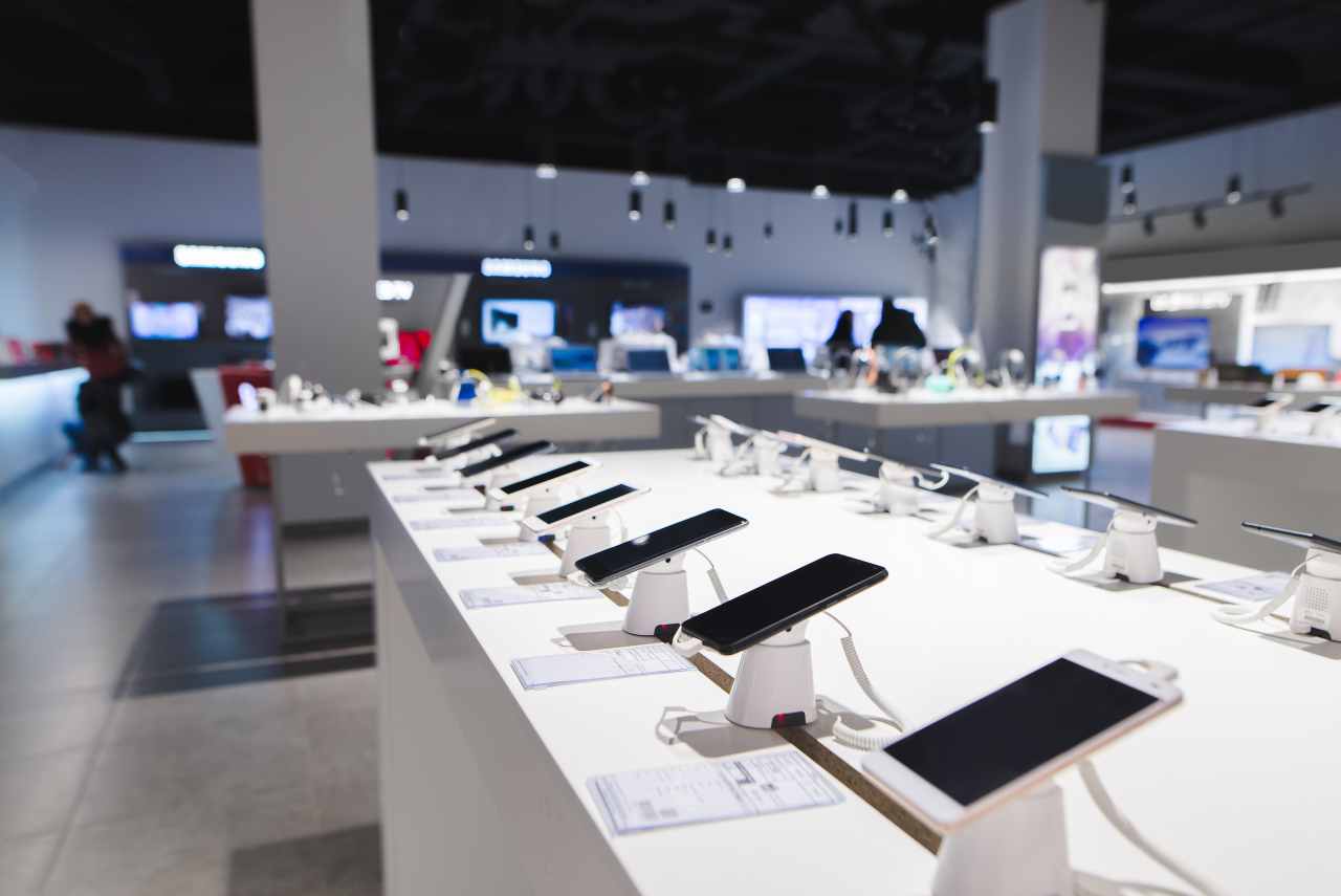 Smartphone store 20220130 cell