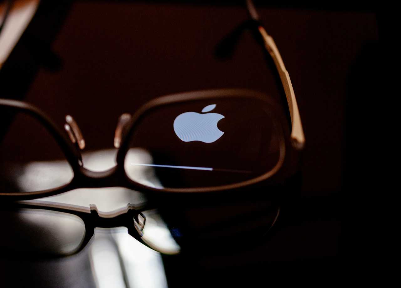 Apple Glasses 20220224 cell