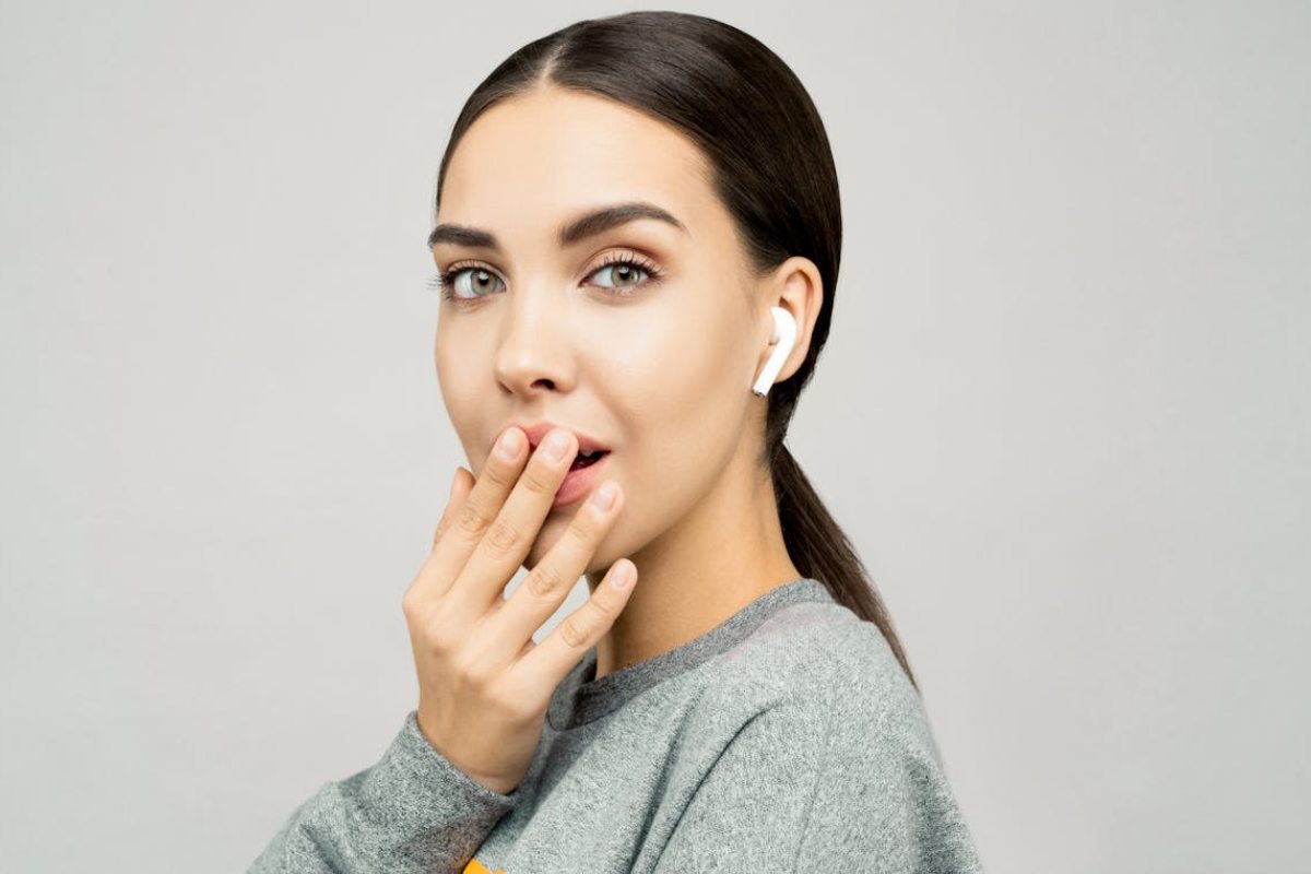 AirPods indossate da una ragazza