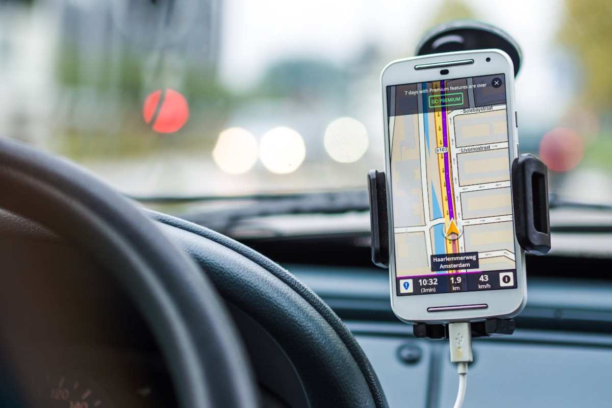 Smartphone con Bluetooth in auto