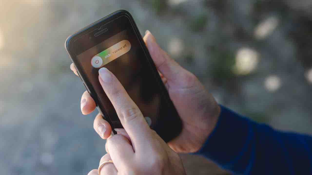 iPhone spegnere 20221023 cellulari.it