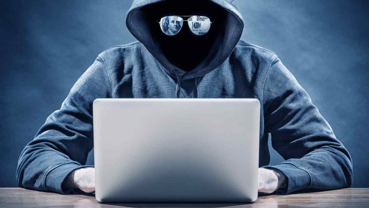 Hacker al computer