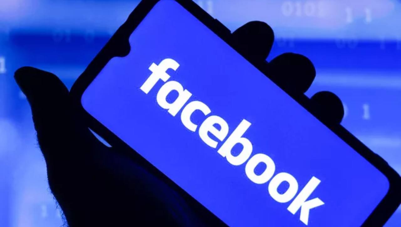 Attenzione al vostro profilo Facebook: rimossi i dati, gli utenti sono preoccupati