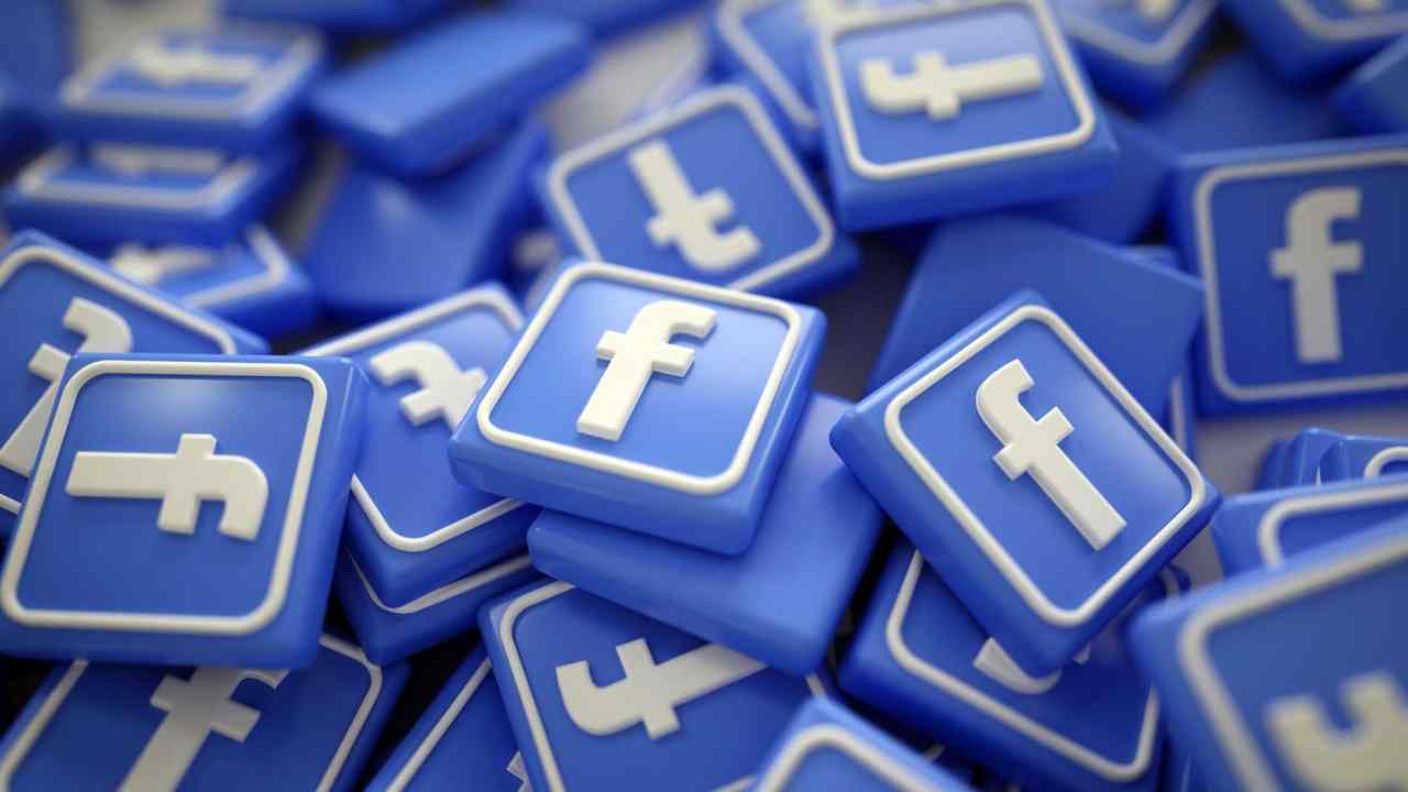 Attenzione al vostro profilo Facebook: rimossi i dati, gli utenti sono preoccupati