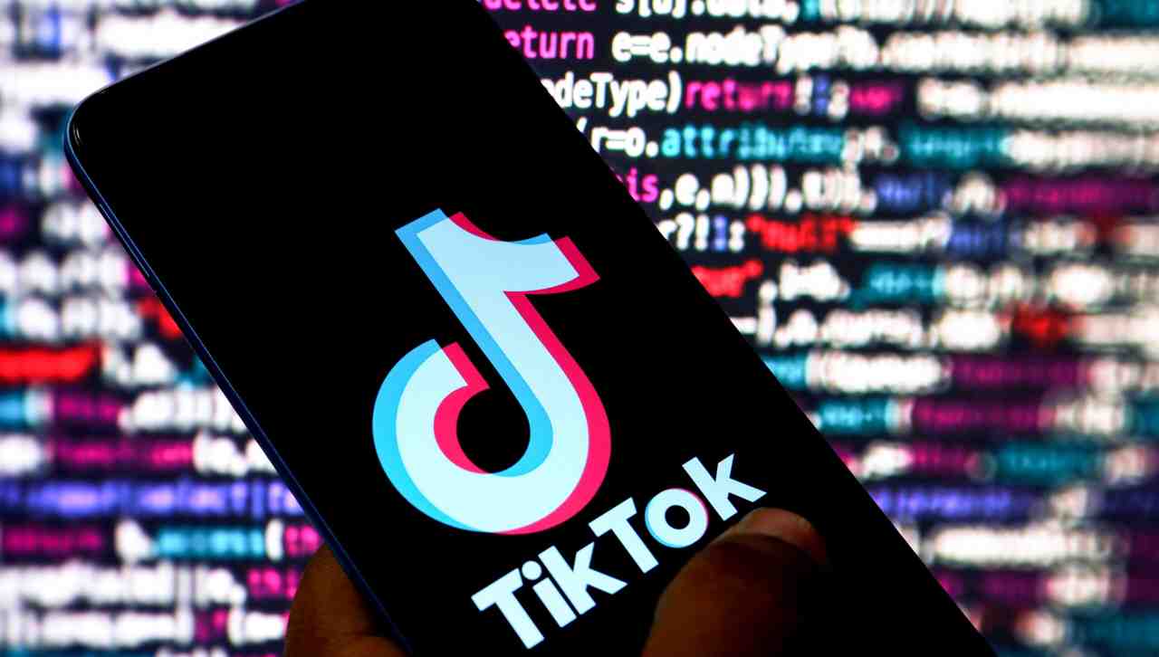 TikTok: state lontani da questo video, vi rubano tutti i dati