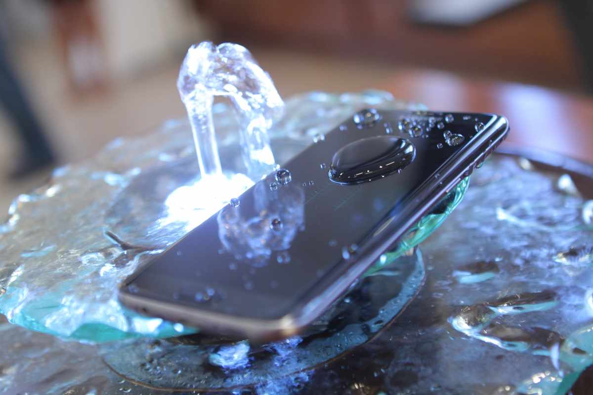 smartphone water 1