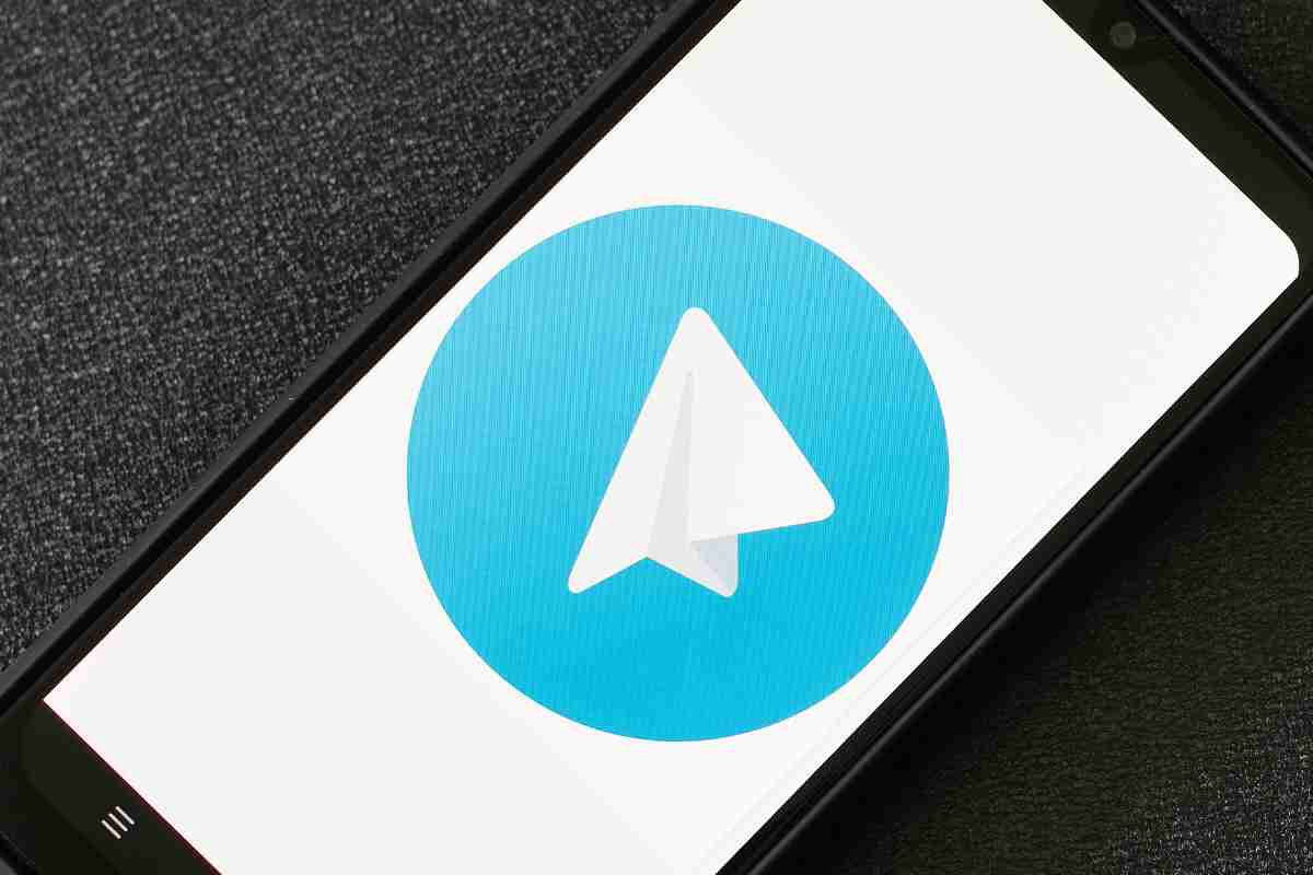 Logo Telegram su smartphone