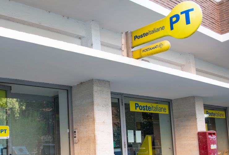 Novità Poste Italiane: adesso sono possibili i bonifici istantanei su PostePay