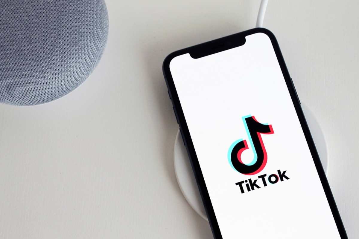 TikTok, il filtro che rende tutti più belli