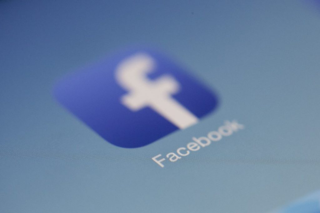 Facebook assunzioni strane