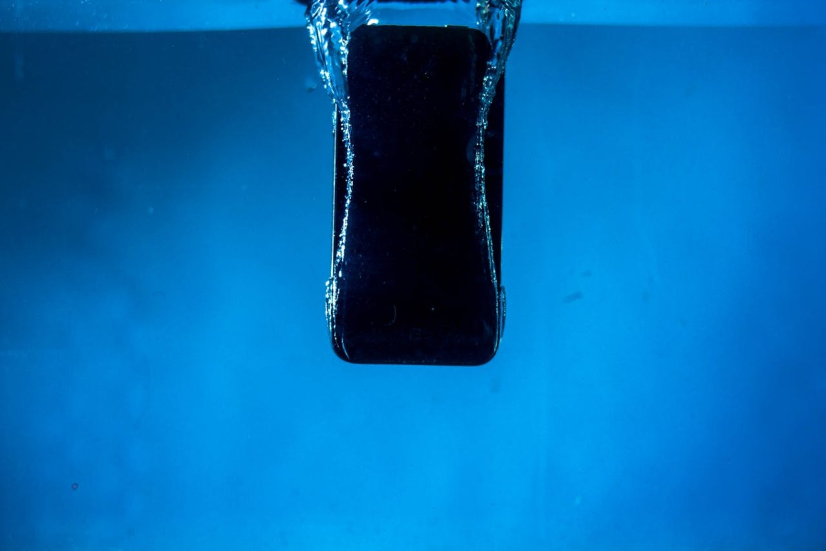 Smartphone in acqua