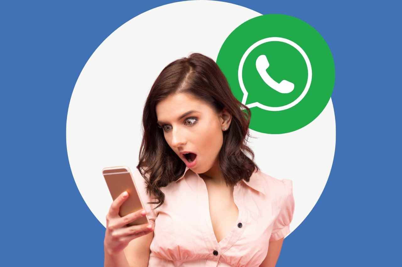 Donna con smartphone sorpresa, alle spalle logo whatsapp