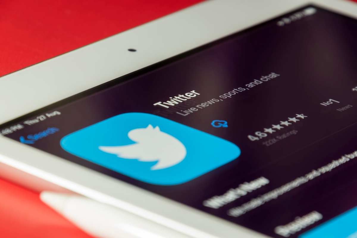 Twitter chiude i profili dei suoi utenti