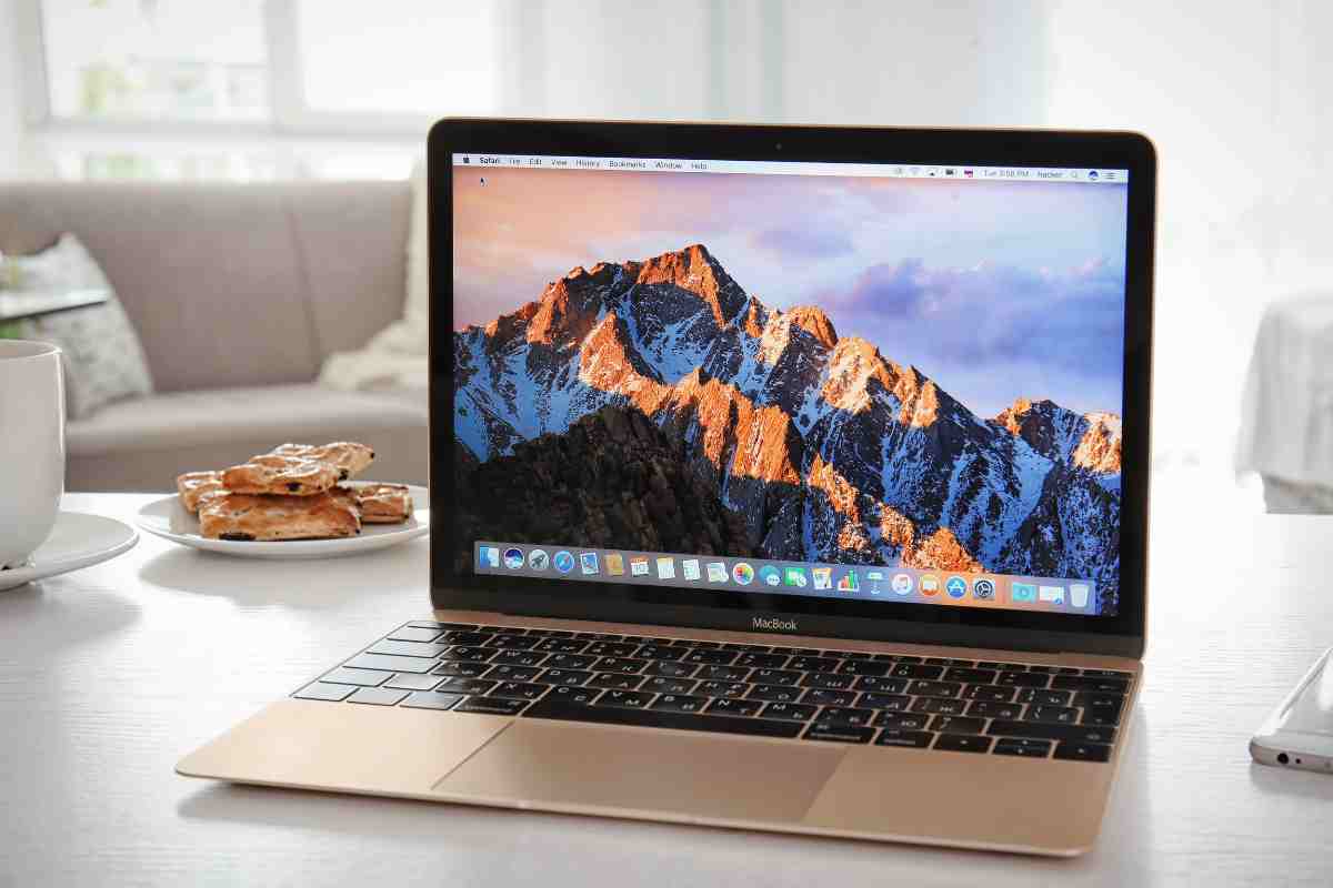 MacBook Air 2022 offerta