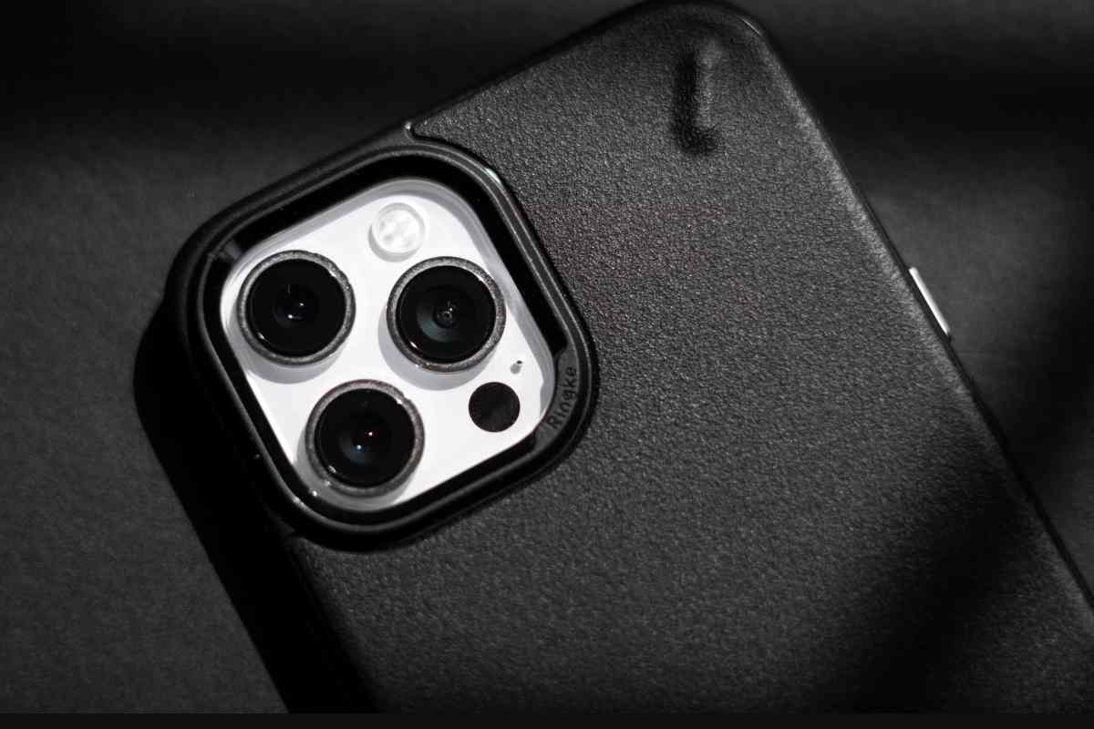 il retro di un iphone con una cover