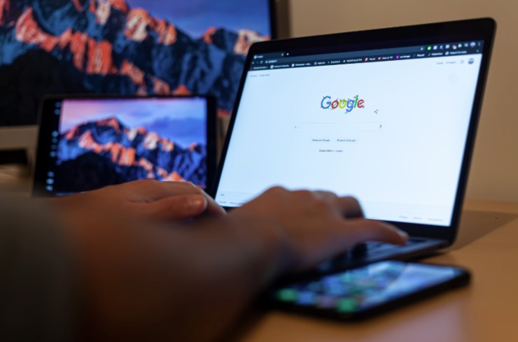 google mette in guardia i suoi utenti